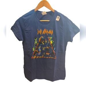 New- Def Leppard Love Bites Graphic Short Sleeve T-shirt Size Medium